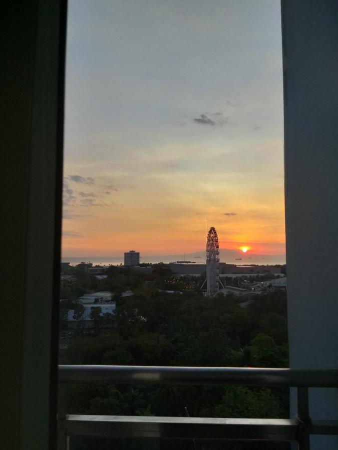 De Luxe, Standard And Studio Suites -The Breeze Residences-Close To Airport,Mall Of Asia, Us Embassy 마닐라 외부 사진