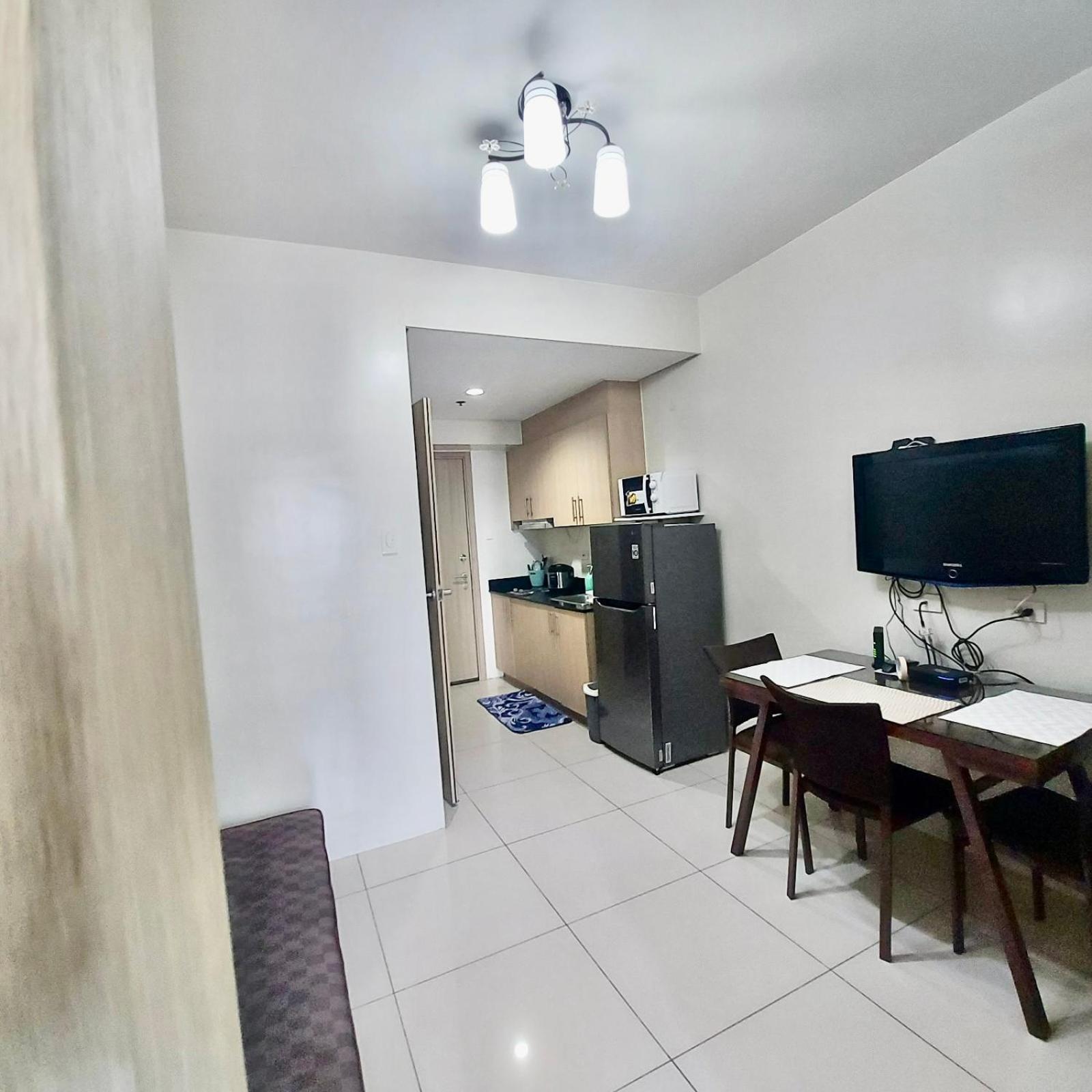 De Luxe, Standard And Studio Suites -The Breeze Residences-Close To Airport,Mall Of Asia, Us Embassy 마닐라 외부 사진