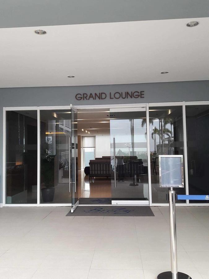 De Luxe, Standard And Studio Suites -The Breeze Residences-Close To Airport,Mall Of Asia, Us Embassy 마닐라 외부 사진